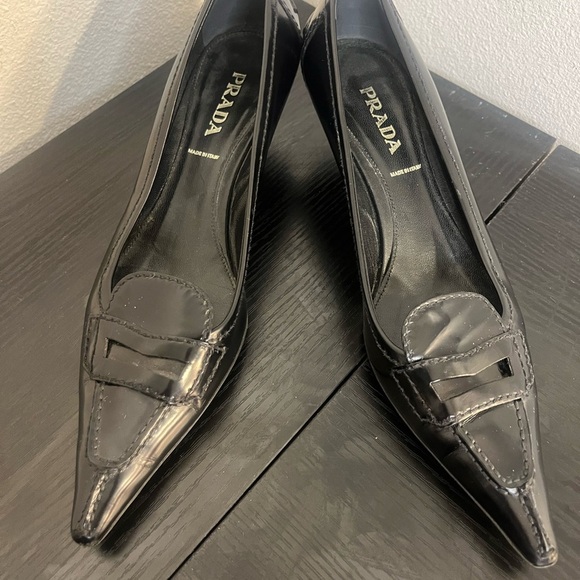 Prada Women's Black Leather Kitten Heels 👠 - Picture 8 of 9